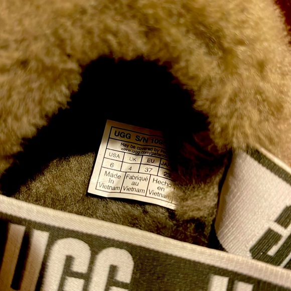 Women's Size 6 Olive Ugg fluff yeah slides - Picture 9 of 10